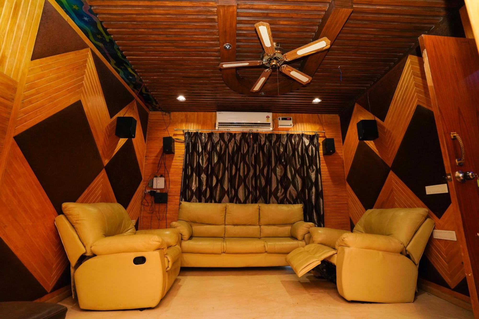 Golden Villa - Duplex House With Private Theater - Near To Alipiri And Bhudevi Ttd Ticket Counter And Kapilateertham Tirupati Ngoại thất bức ảnh